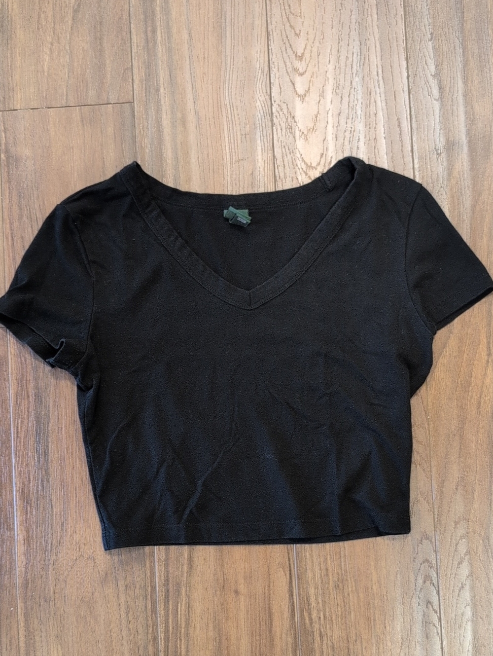 wild fable Black V-Neck Cropped Tee